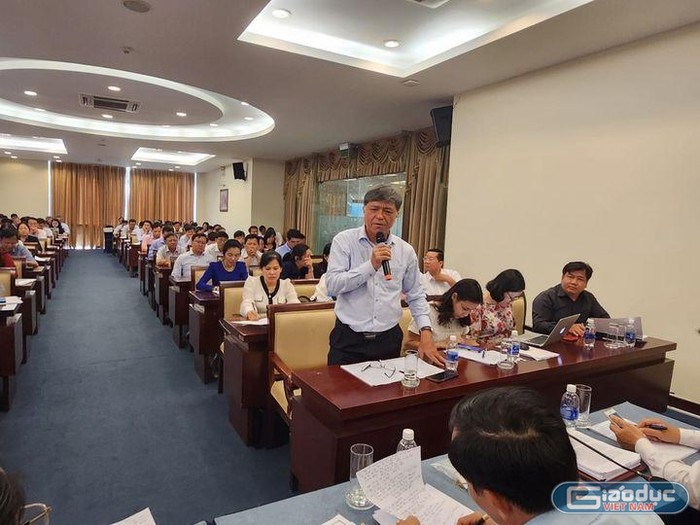 Dạy 2 buổi/ngày, giáo viên không được bồi dưỡng thêm khiến địa phương loay hoay